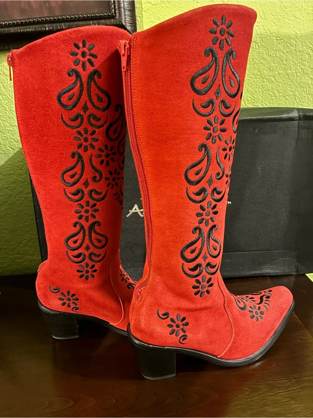 Agave Sky Margarita Women's Red Suede Embroidered Knee-High Boots size 6,5 BNWT